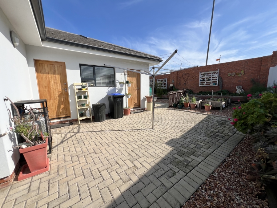 3 Bedroom Property for Sale in Jeffreys Bay Central Eastern Cape